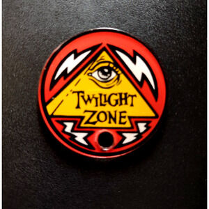 The Twilight Zone Eye Pyramid Pinball Machine Keychain 1993 Original Unused
